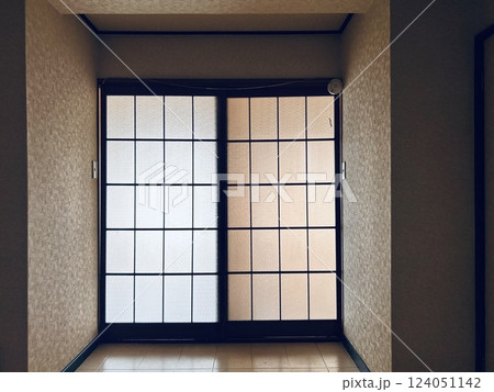 すりガラスの引き戸　住宅 124051142