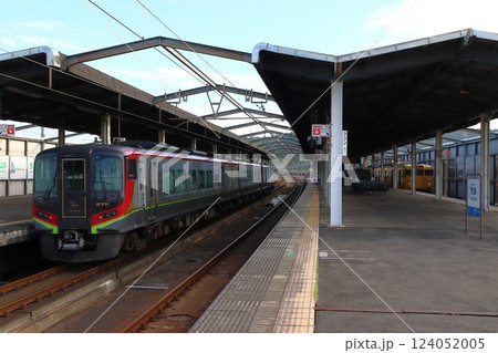 ［JR-M12］瀬戸大橋線：児島駅にて（岡山県倉敷市） 124052005