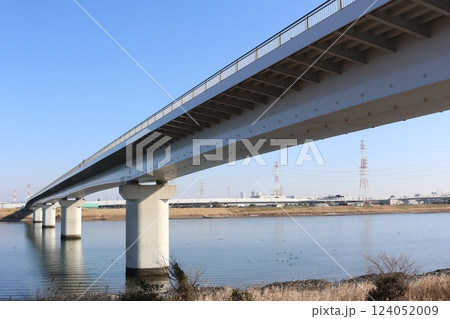 千葉県市川市の江戸川放水路に架かる「妙典橋」 千葉県市川市の江戸川放水路に架かる「妙典橋」 124052009