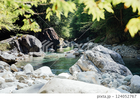 ＜長野＞阿寺渓谷の美しい渓流の風景 124052767