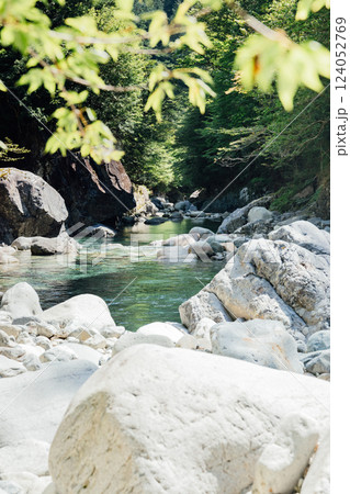 ＜長野＞阿寺渓谷の美しい渓流の風景 124052769