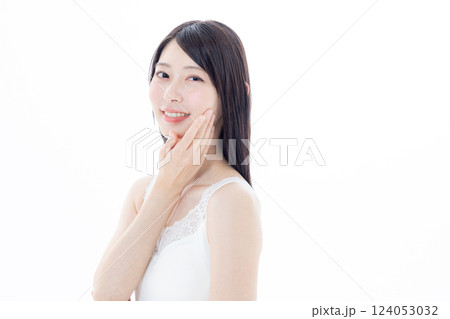 若い女性の美容イメージ 124053032