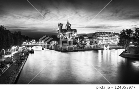 Notre Dame de Paris, France 124055977