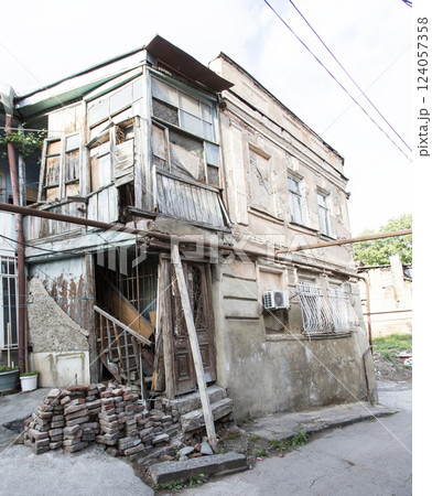 old house, abandoned house old house, abandoned house 124057358