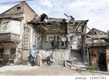 old house, abandoned house old house, abandoned house 124057363