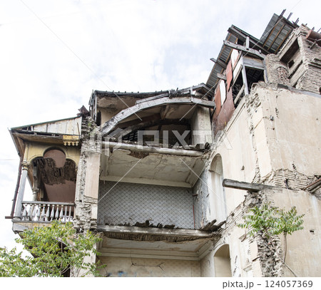 old house, abandoned house old house, abandoned house 124057369