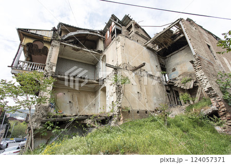 old house, abandoned house old house, abandoned house 124057371
