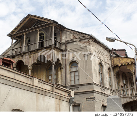 old house, abandoned house old house, abandoned house 124057372