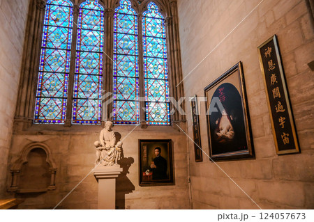 France, Notre Dame de Paris, The Chapel of the Holy Childhood or Chapel of Saint Paul Chen 124057673