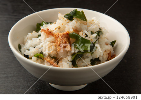 たらことわかめの混ぜご飯 124058901