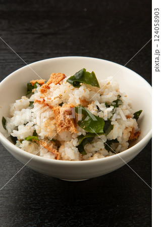 たらことわかめの混ぜご飯 たらことわかめの混ぜご飯 124058903