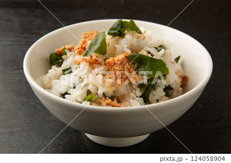 たらことわかめの混ぜご飯 たらことわかめの混ぜご飯 124058904