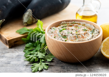 Baba ganoush on wooden table Baba ganoush on wooden table 124059020