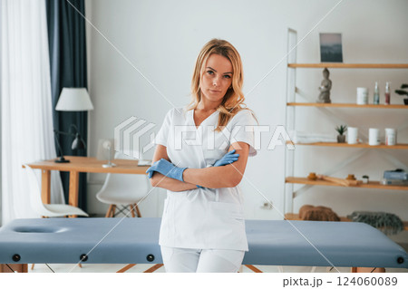 With arms crossed. Female doctor in white coat is standing in the clinic 124060089