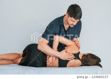On the table. Woman visiting physiologist that making massages and helping with traumas 124060157