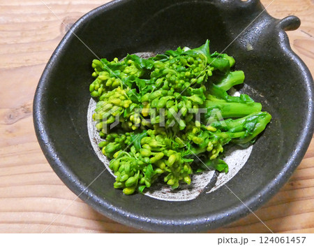 春の訪れを知らせる、菜の花のからし和えの写真 春の訪れを知らせる、菜の花のからし和えの写真 124061457