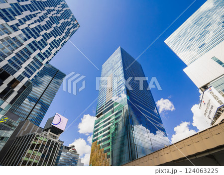 都市風景・ビジネス・ビルの谷間イメージ 渋谷 都市風景・ビジネス・ビルの谷間イメージ 渋谷 124063225