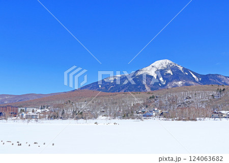 3月の白樺湖と蓼科山 3月の白樺湖と蓼科山 124063682