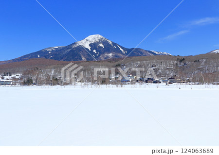 3月の白樺湖と蓼科山 124063689