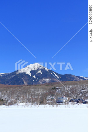 3月の白樺湖と蓼科山 3月の白樺湖と蓼科山 124063690
