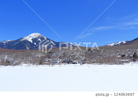 3月の白樺湖と蓼科山 3月の白樺湖と蓼科山 124063697
