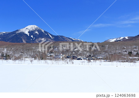3月の白樺湖と蓼科山 3月の白樺湖と蓼科山 124063698