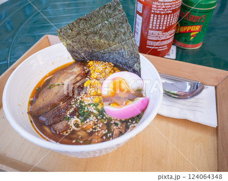 【ウクライナ】東部ドニプロ市内のレストランで出されたラーメン 【ウクライナ】東部ドニプロ市内のレストランで出されたラーメン 124064348