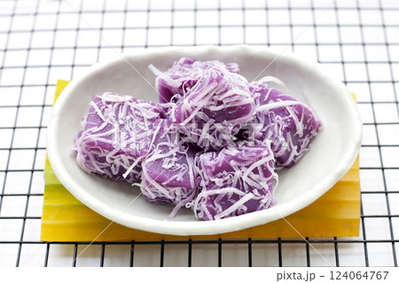 Steam purple sweet potato cake. Thai Desserts. 124064767