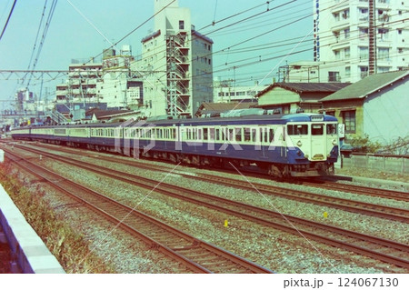 東海道線の大井町－大森間を走る113系横須賀線列車、クハ111－1435他、1978年3月24日 124067130