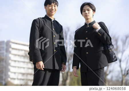 通学する男子高校生 通学する男子高校生 124068038