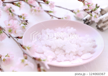 さくらの花の型 のだいこん ちらし寿司の飾り さくらの花の型 のだいこん ちらし寿司の飾り 124068367