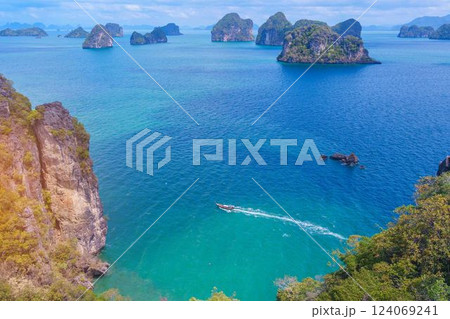 Aerial view from the koh Hong Island viewpoint, a part of Muko Hong, Than Bok Khorani National Park at Krabi, Thailand. Landmark and popular for tourists attractions 124069241