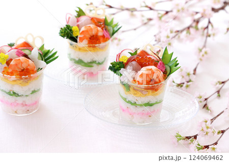 春のお祝いカップ寿司 お花見海鮮カップ寿司 お花見カップ寿司 春のお祝いカップ寿司 お花見海鮮カップ寿司 お花見カップ寿司 124069462