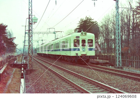 小田急2400形2477他、最後尾は冷房試験車2478、相模大野－小田急相模原、1978年3月24日 124069608