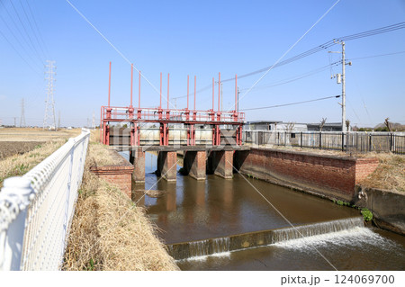 埼玉県久喜市北中曽根にある古笊田堰 124069700