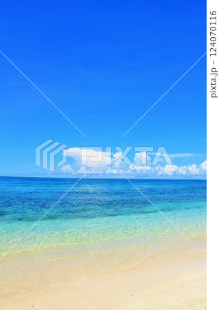 沖縄　宮古島　青空と海 124070116