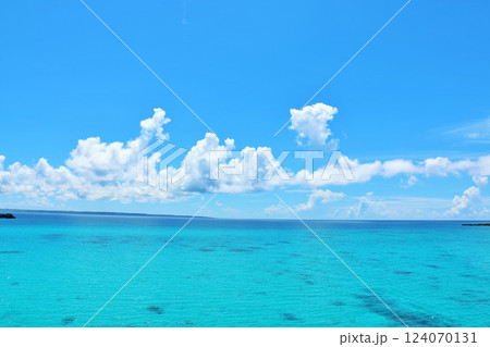 沖縄 宮古島の青空と海 沖縄 宮古島の青空と海 124070131