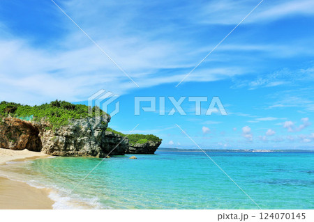 沖縄　宮古島　青空と海（撮影地：砂山ビーチ） 124070145