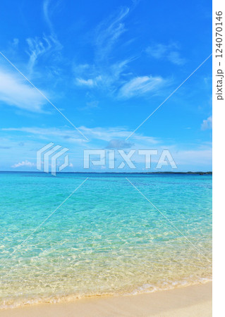 沖縄　宮古島　青空と海（撮影地：砂山ビーチ） 124070146