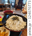 しらす丼を食堂で食べる 124070773