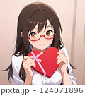 プレゼントを渡す少女 バレンタインのチョコレート　クリスマス　贈り物　告白　ギフト 124071896