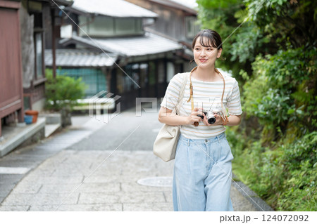 女子旅 カメラ女子 旅行 女子旅 カメラ女子 旅行 124072092
