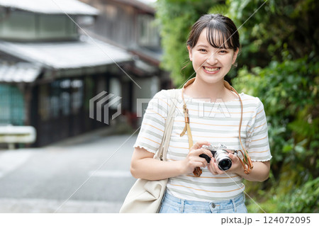 女子旅　カメラ女子　旅行 124072095
