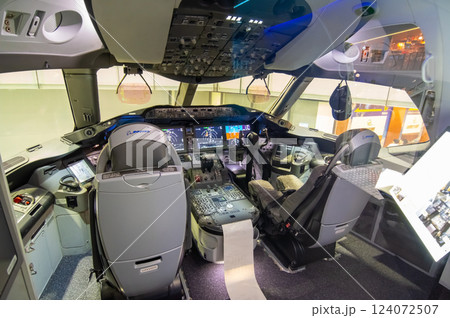 中部国際空港セントレア「フライト・オブ・ドリームス」B787コックピット 124072507