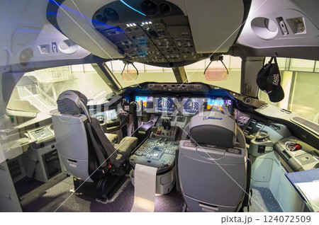 中部国際空港セントレア「フライト・オブ・ドリームス」B787コックピット 124072509