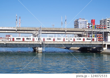 小倉室町大橋から眺めた鉄橋の景色 小倉室町大橋から眺めた鉄橋の景色 124072533