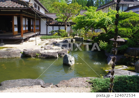 備北丘陵公園豪農屋敷庭園の景色 備北丘陵公園豪農屋敷庭園の景色 124072534
