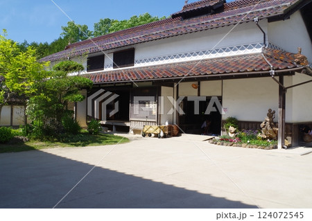 備北丘陵公園豪農屋敷建物の景色 124072545