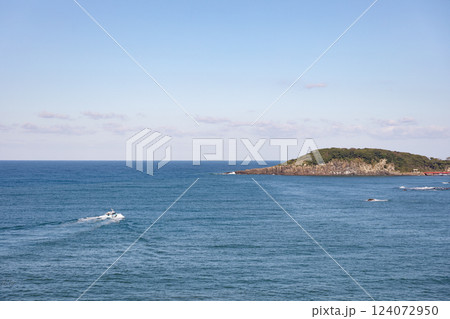 青い海と青い空 124072950