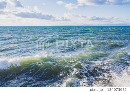 新潟　日本海の荒波 124073683